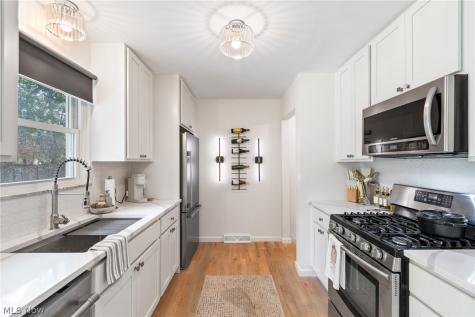 5201 Fawn Road New Franklin OH 44319