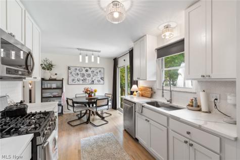 5201 Fawn Road New Franklin OH 44319