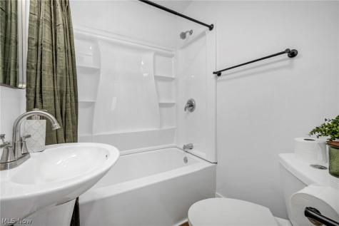 896 Indian Trail Akron OH 44314