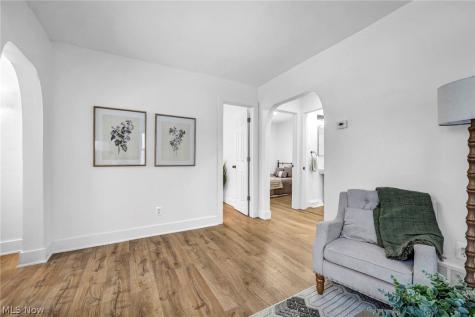 896 Indian Trail Akron OH 44314