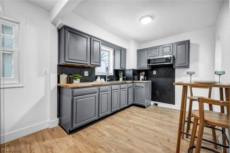896 Indian Trail Akron OH 44314