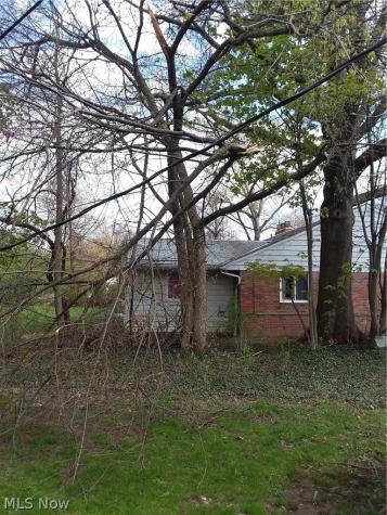 23551 S Woodland Road Shaker Heights OH 44122