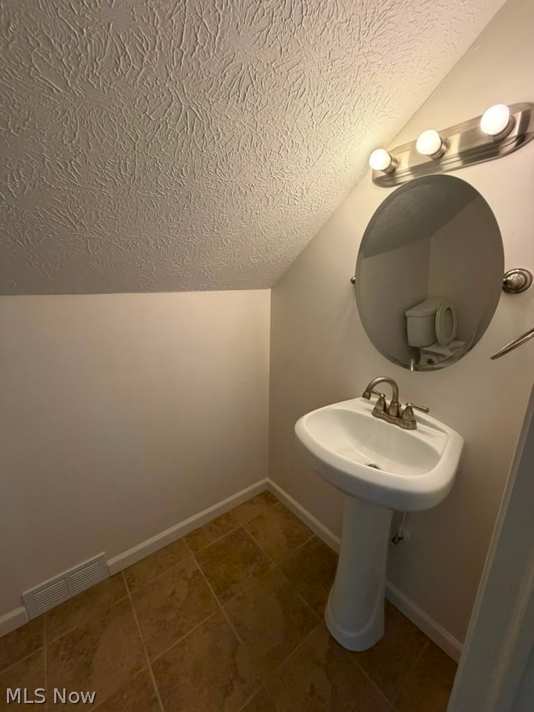 26381 Drakefield Avenue Cleveland OH 44132
