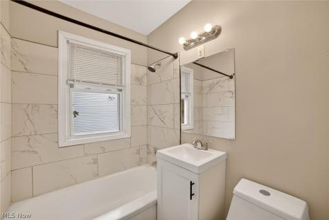 1568 Parker Drive Mayfield Heights OH 44124