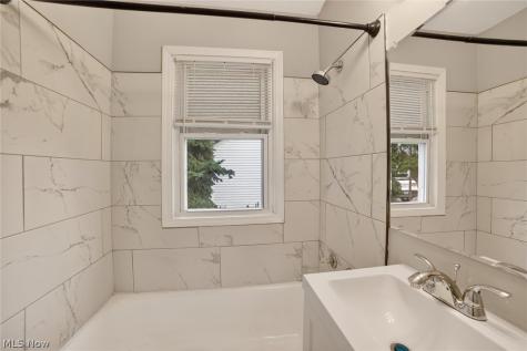 1568 Parker Drive Mayfield Heights OH 44124