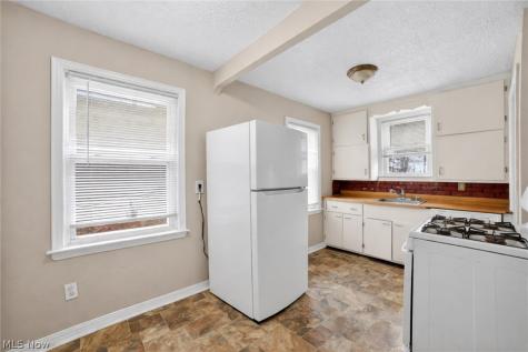 1568 Parker Drive Mayfield Heights OH 44124