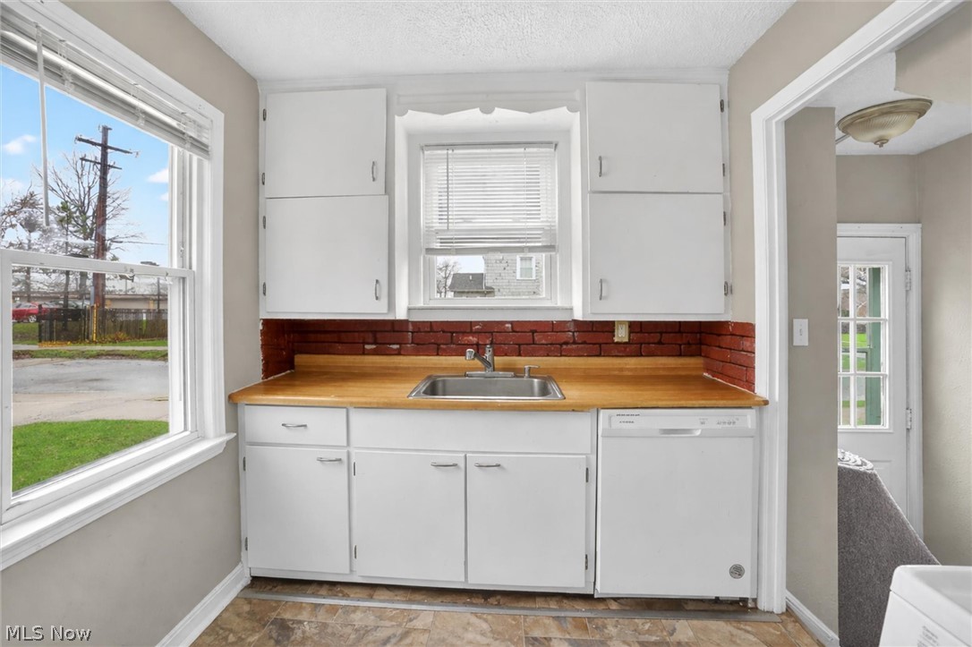 1568 Parker Drive Mayfield Heights OH 44124