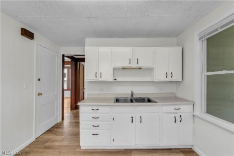 8505 Jeffries Avenue Cleveland OH 44105
