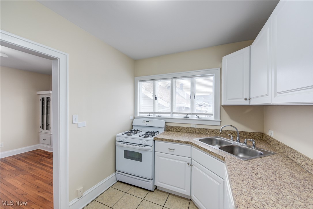 2085 Chesterland Avenue Lakewood OH 44107