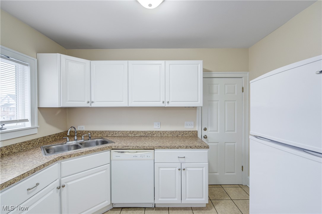 2085 Chesterland Avenue Lakewood OH 44107