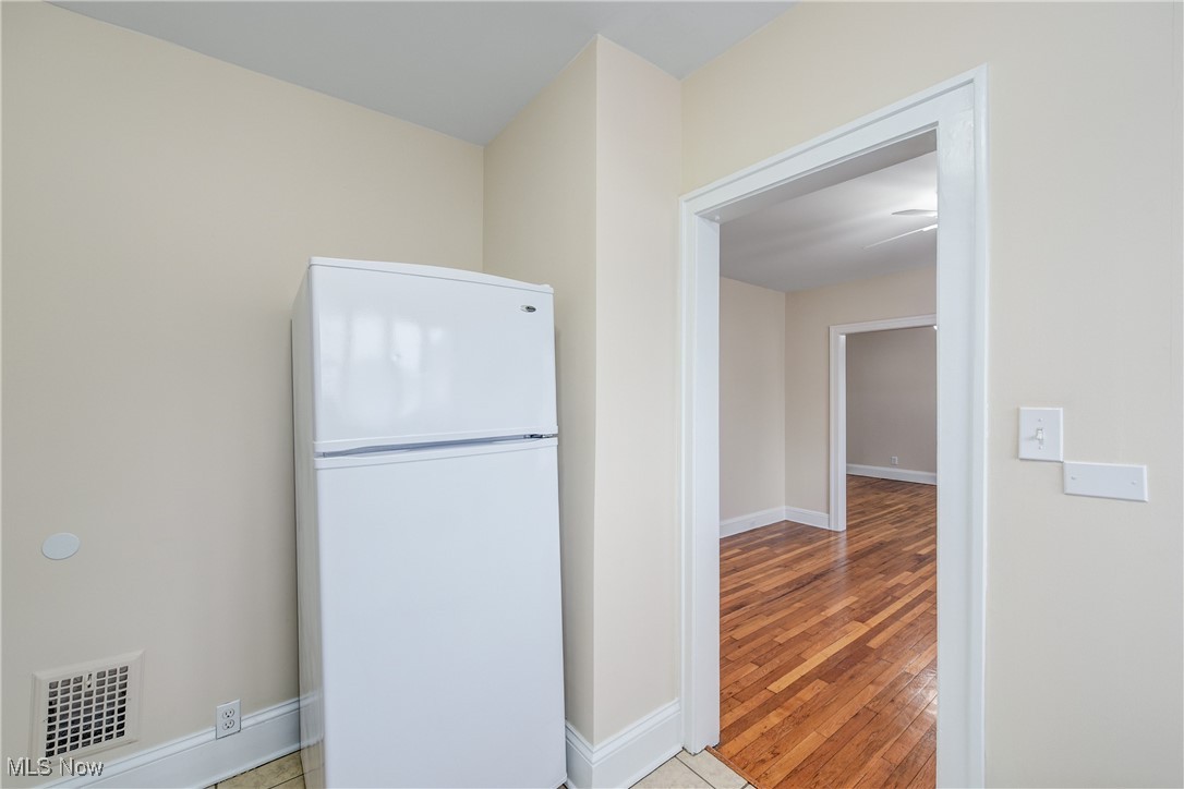 2085 Chesterland Avenue Lakewood OH 44107