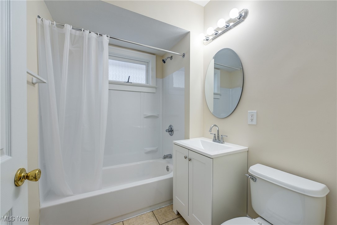 2085 Chesterland Avenue Lakewood OH 44107