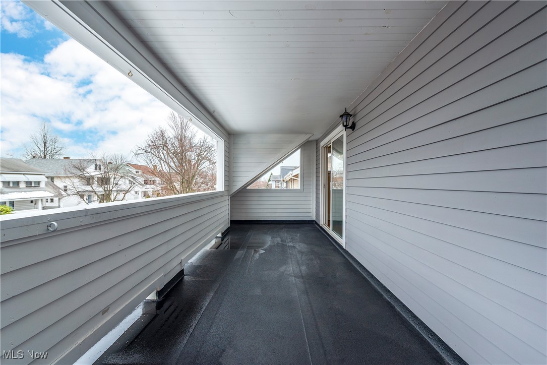 2085 Chesterland Avenue Lakewood OH 44107