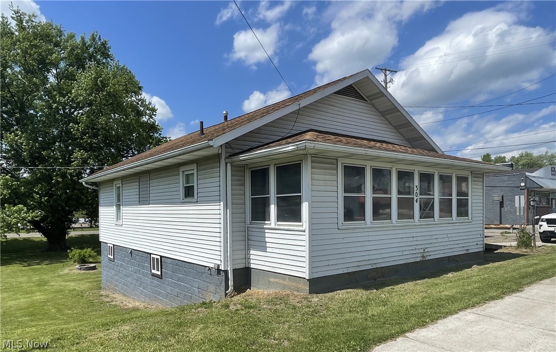 304 Dewey Avenue Cambridge OH 43725
