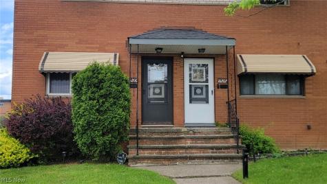 16200 Edgewood Court Maple Heights OH 44137