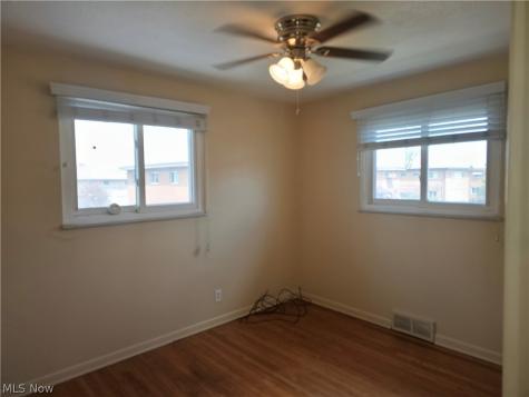 16200 Edgewood Court Maple Heights OH 44137