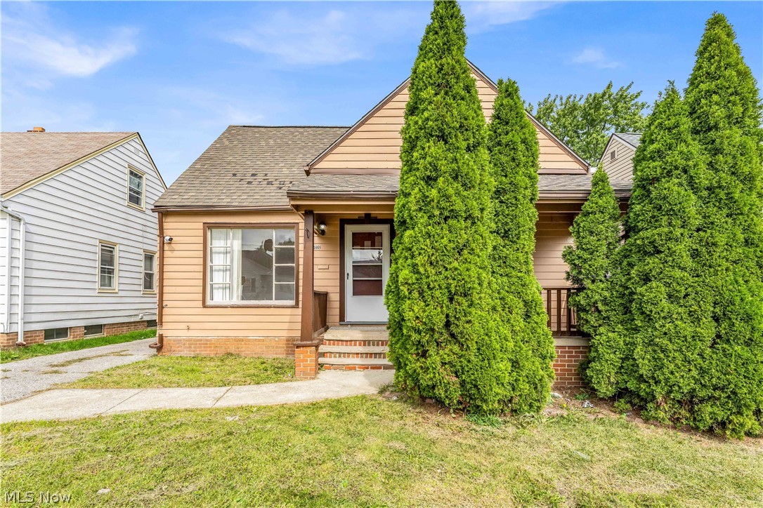 15901 Edgewood Avenue Cleveland OH 44137