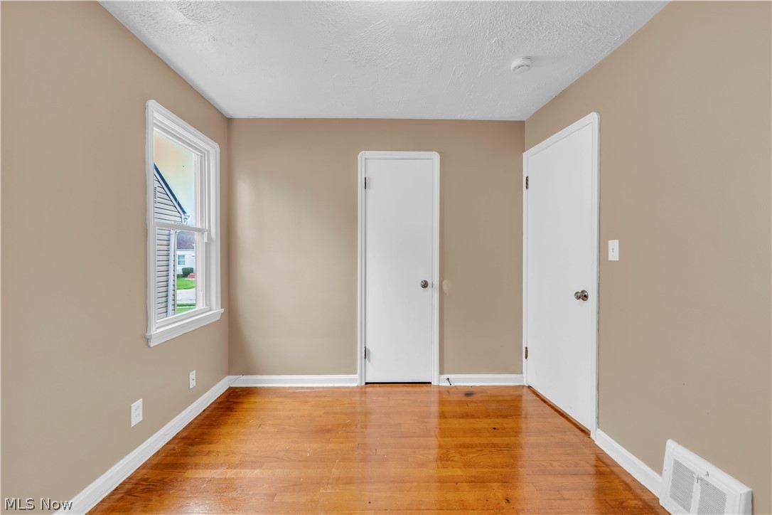 15901 Edgewood Avenue Cleveland OH 44137