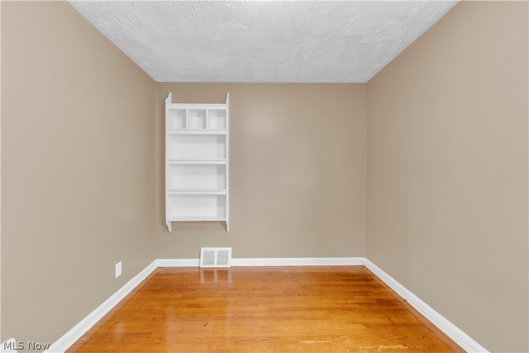 15901 Edgewood Avenue Cleveland OH 44137