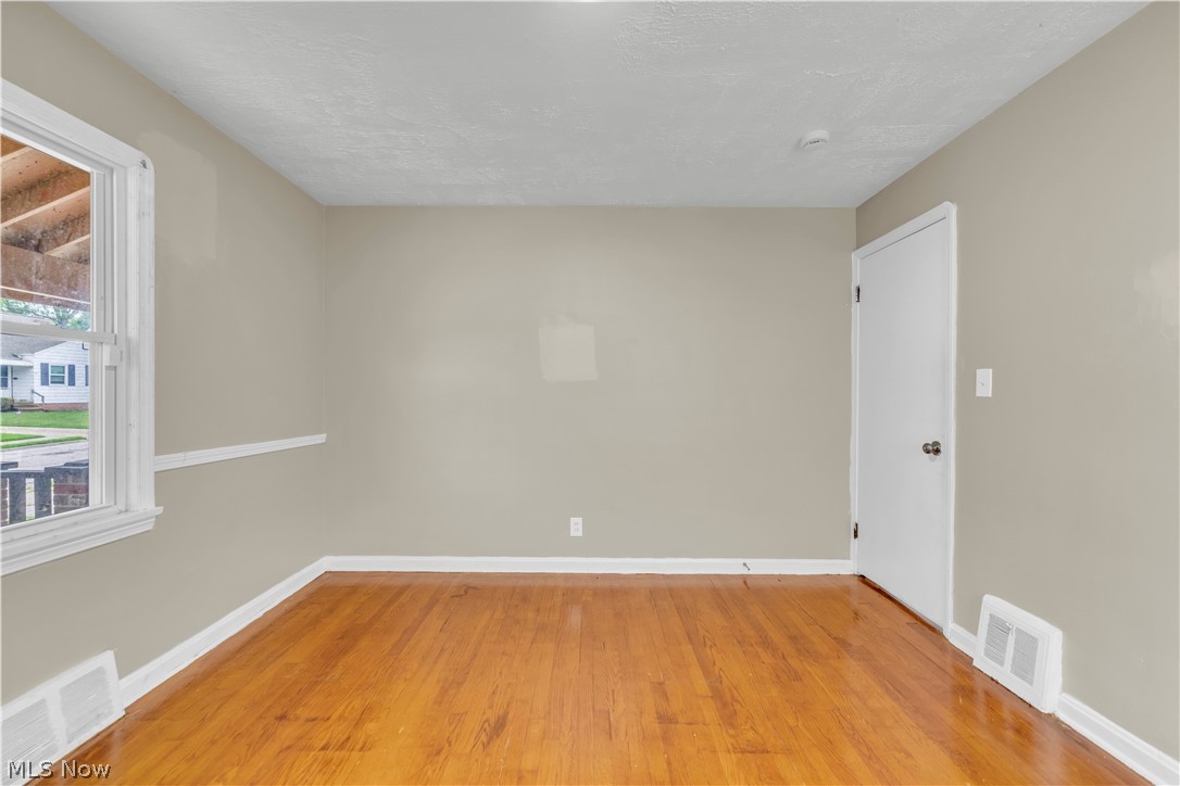 15901 Edgewood Avenue Cleveland OH 44137