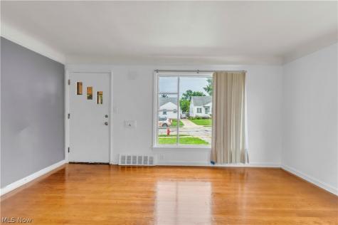 15901 Edgewood Avenue Cleveland OH 44137