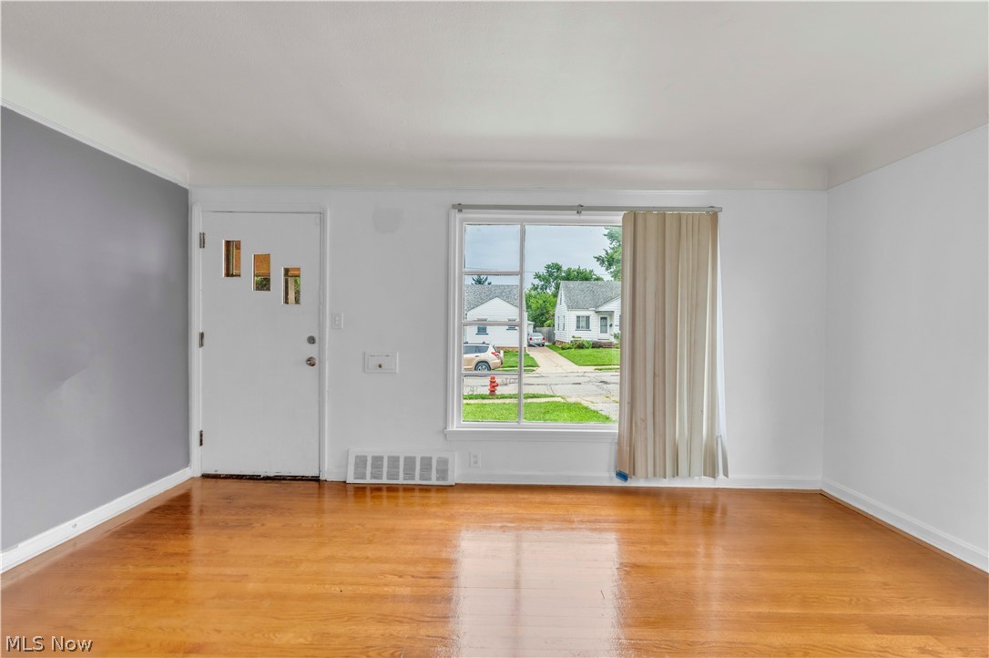 15901 Edgewood Avenue Cleveland OH 44137