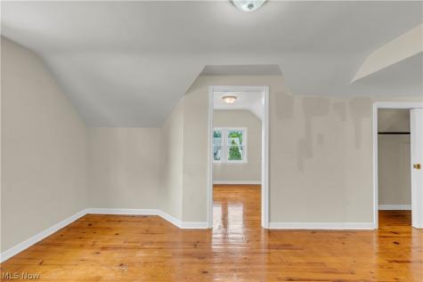 15901 Edgewood Avenue Cleveland OH 44137