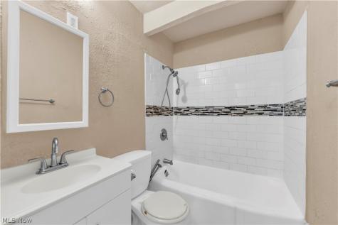 15901 Edgewood Avenue Cleveland OH 44137