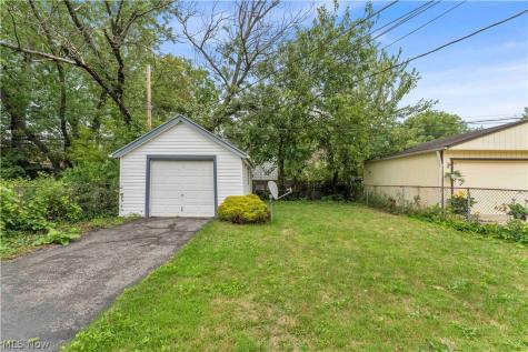 15901 Edgewood Avenue Cleveland OH 44137