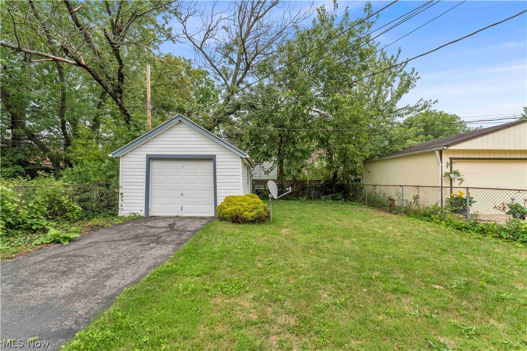 15901 Edgewood Avenue Cleveland OH 44137
