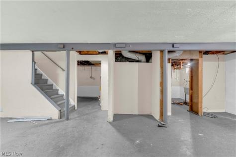 15901 Edgewood Avenue Cleveland OH 44137