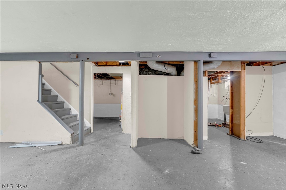 15901 Edgewood Avenue Cleveland OH 44137