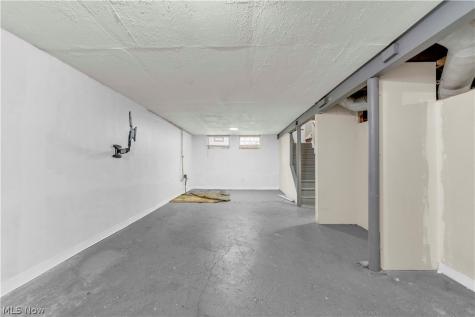 15901 Edgewood Avenue Cleveland OH 44137