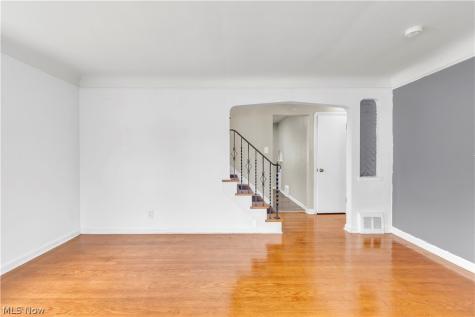 15901 Edgewood Avenue Cleveland OH 44137