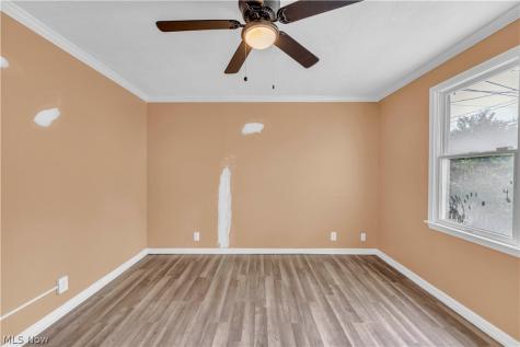 15901 Edgewood Avenue Cleveland OH 44137