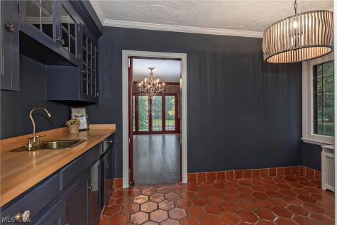 18420 Shelburne Road Shaker Heights OH 44118