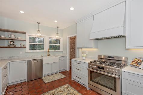 18420 Shelburne Road Shaker Heights OH 44118