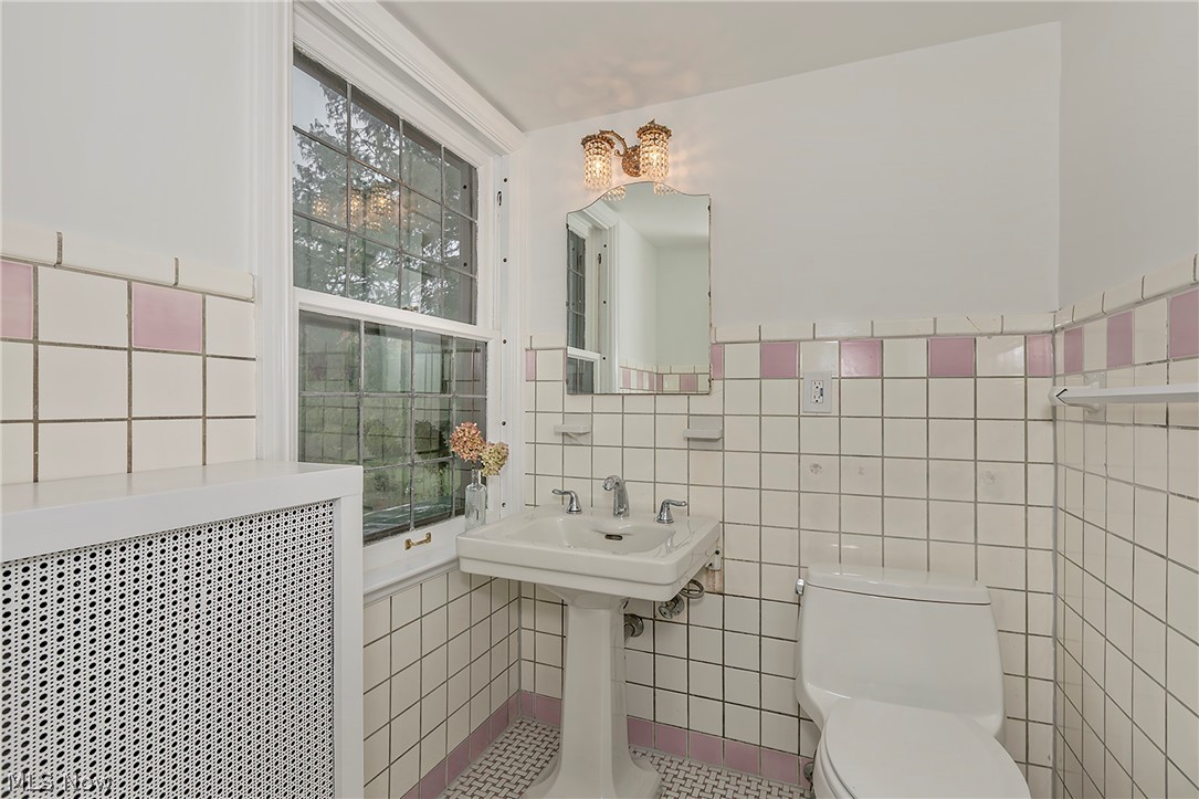 18420 Shelburne Road Shaker Heights OH 44118