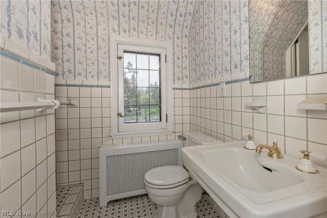 18420 Shelburne Road Shaker Heights OH 44118
