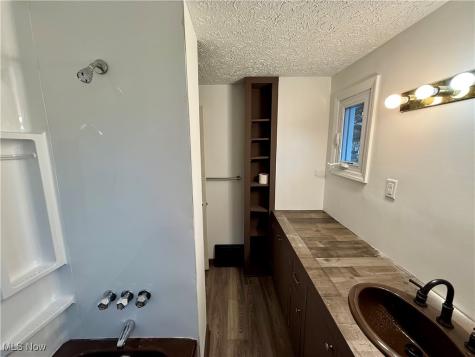 846 Lee Drive Akron OH 44305