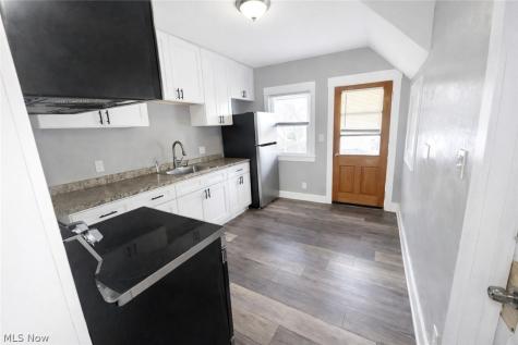3278 W 84th Street Cleveland OH 44102