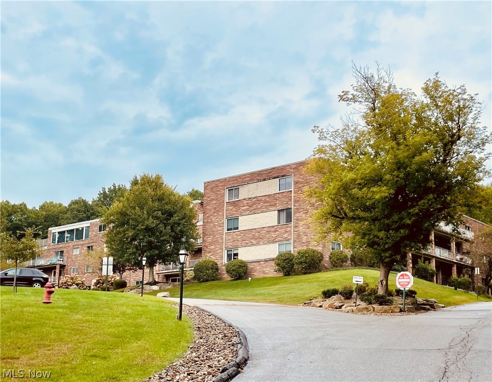 Chagrin Falls OH, 6000 Nob Hill Drive