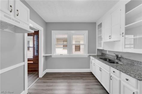 10123 Greenview Avenue Garfield Heights OH 44125