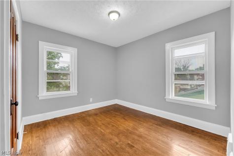 10123 Greenview Avenue Garfield Heights OH 44125