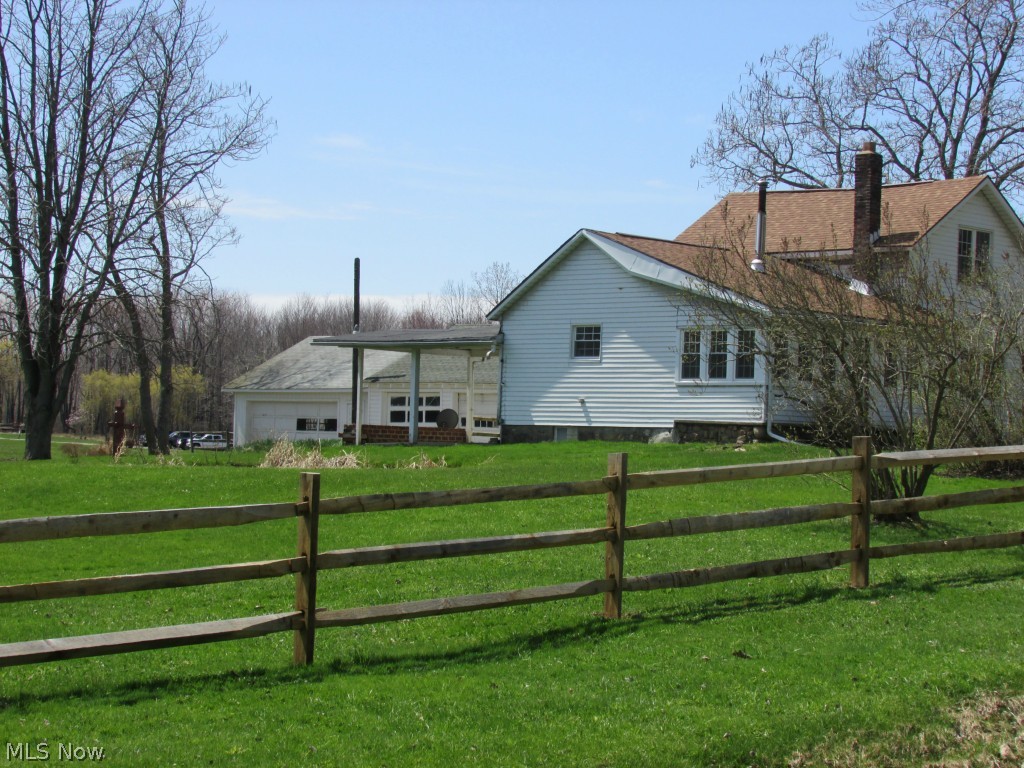 17199 Leggett Road Montville OH 44064