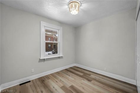 1939 W 54th Street Cleveland OH 44102