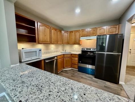 1330 Meadow Run Copley OH 44321