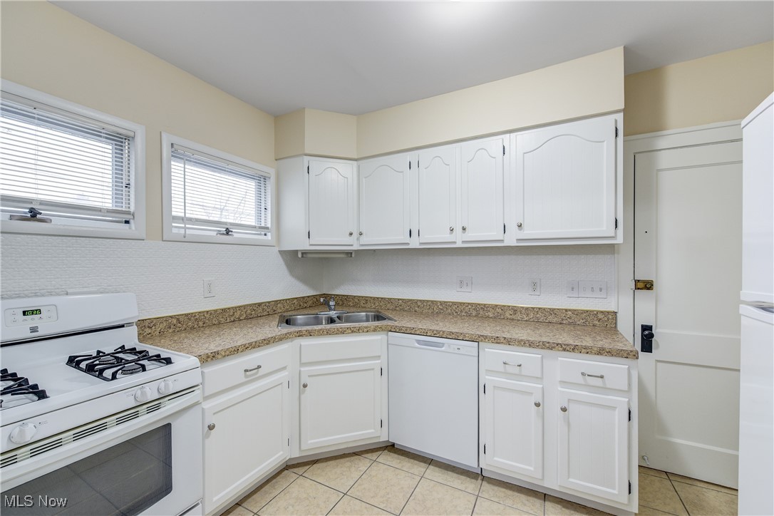 2085 Chesterland Avenue Lakewood OH 44107