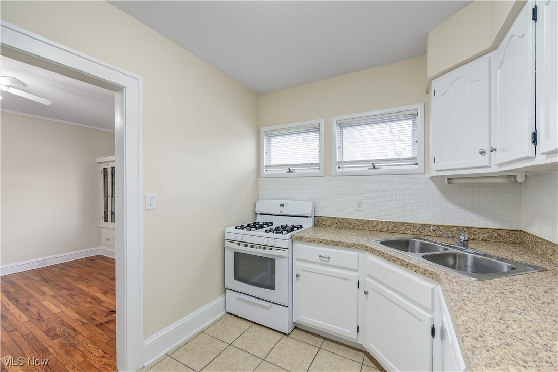 2085 Chesterland Avenue Lakewood OH 44107