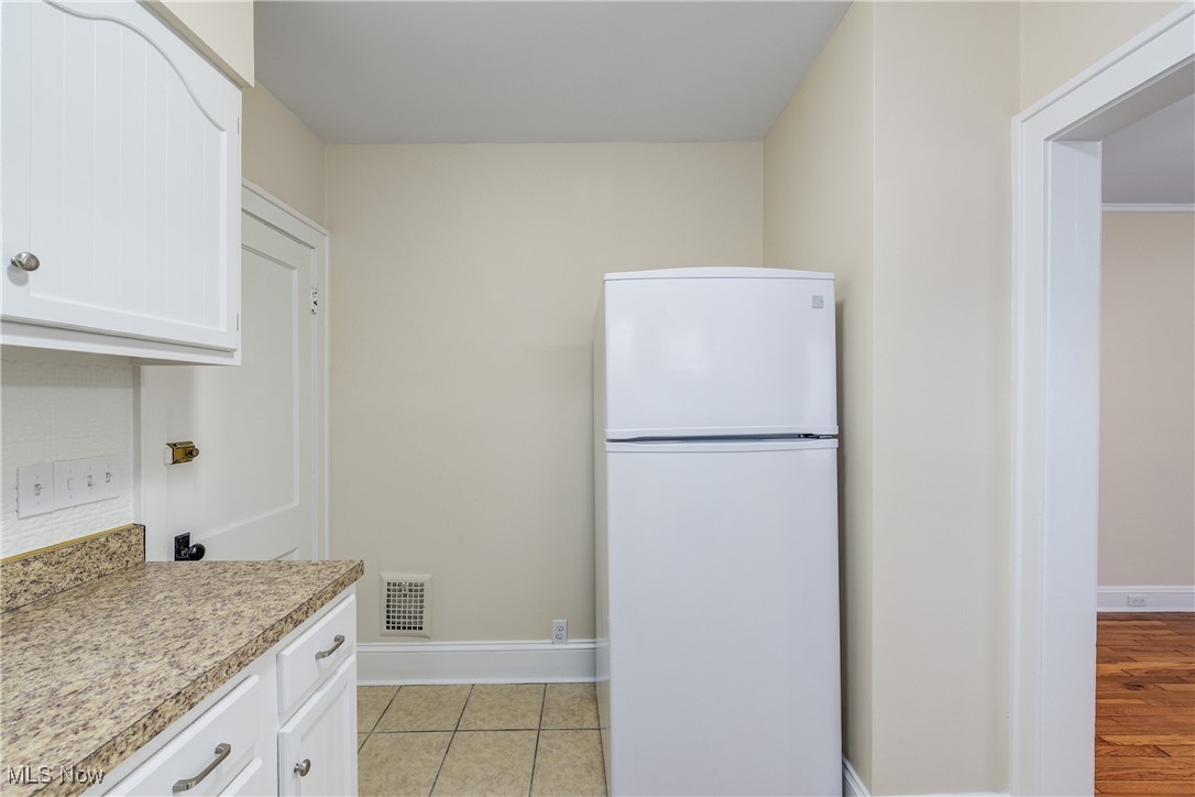 2085 Chesterland Avenue Lakewood OH 44107